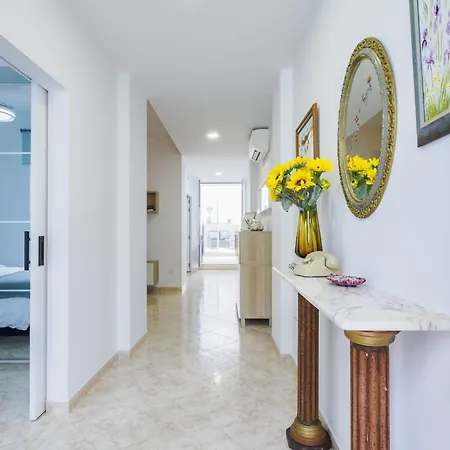 Holiday home Cubo's Lola Nueva House Town Center *