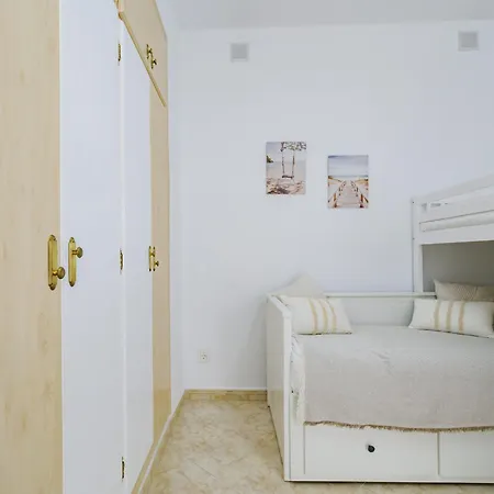 Cubo's Lola Nueva House Town Center Holiday home *
