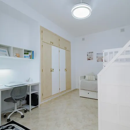 Cubo's Lola Nueva House Town Center Holiday home *