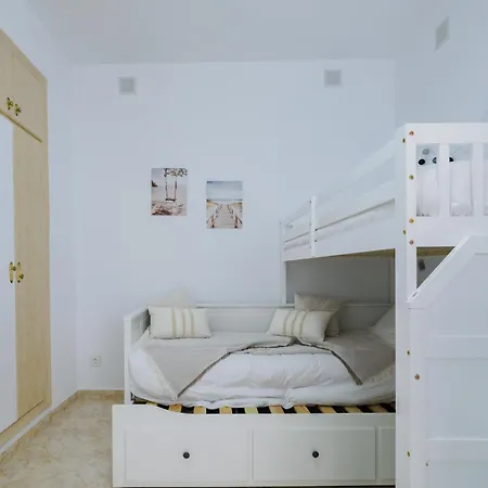 Cubo's Lola Nueva House Town Center Holiday home *