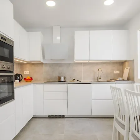 Holiday home Cubo's Lola Nueva House Town Center